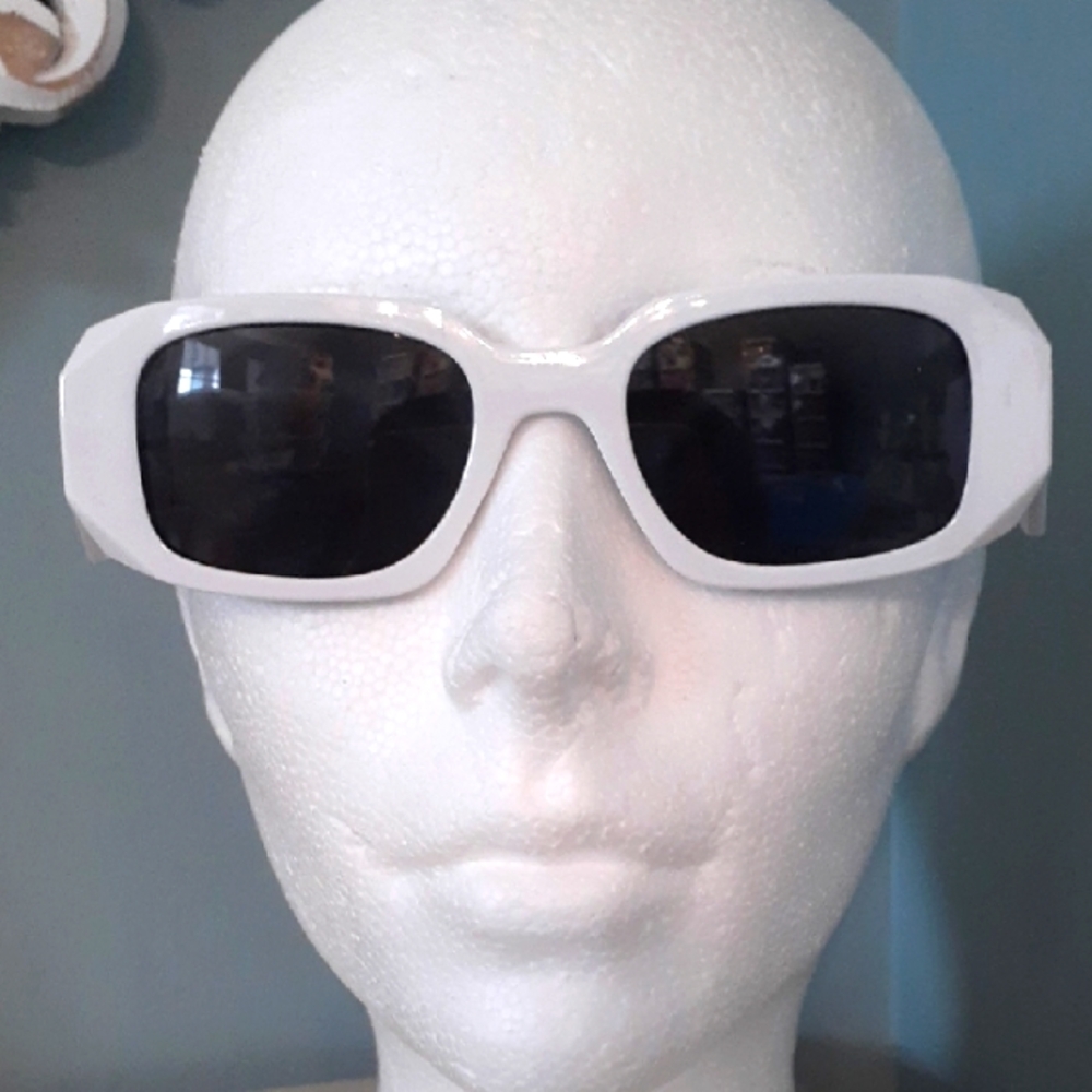 & KITS white Runway Sunglasses with case